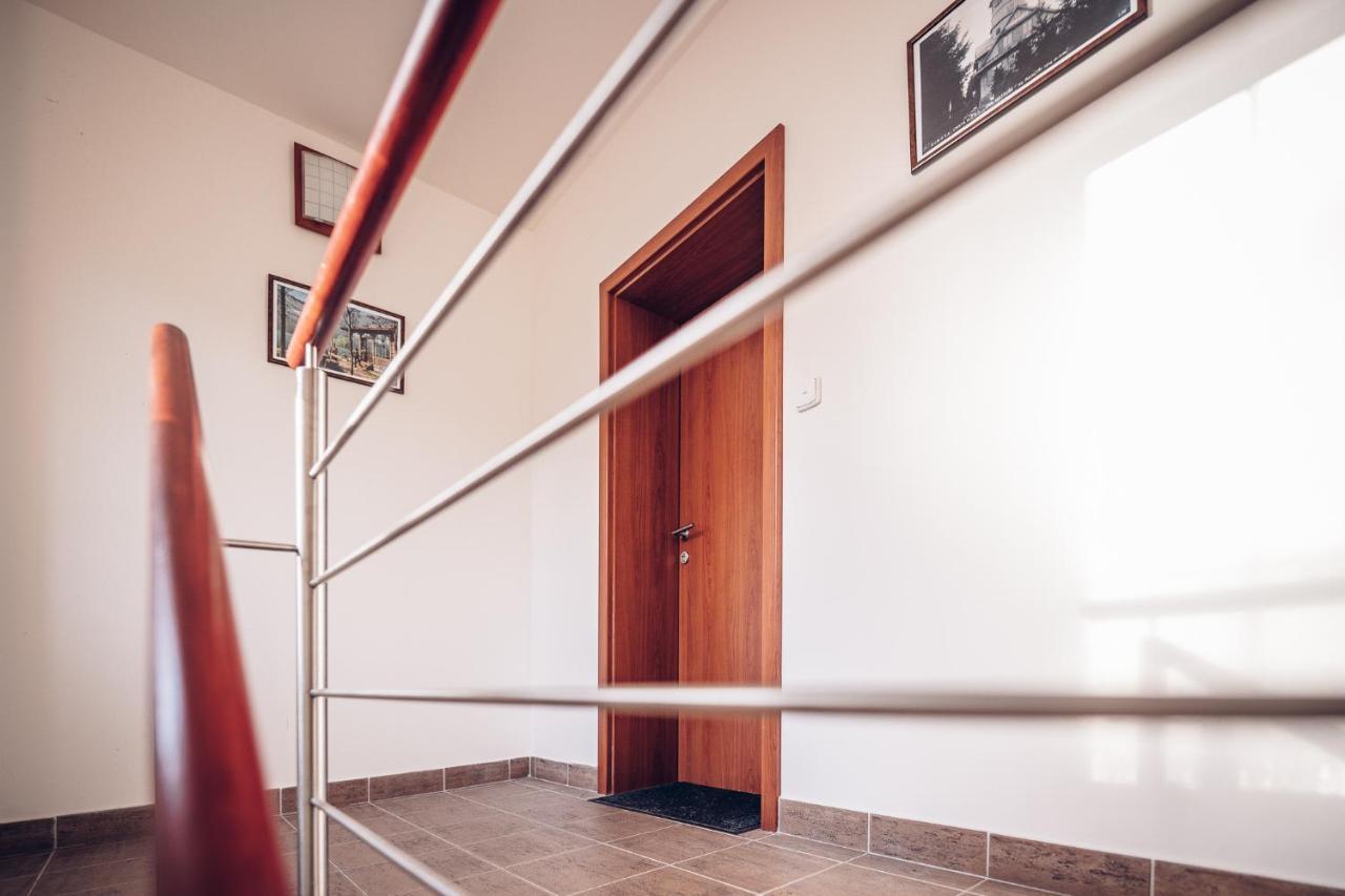 Apartmány Domino Zelezna Ruda Exterior foto