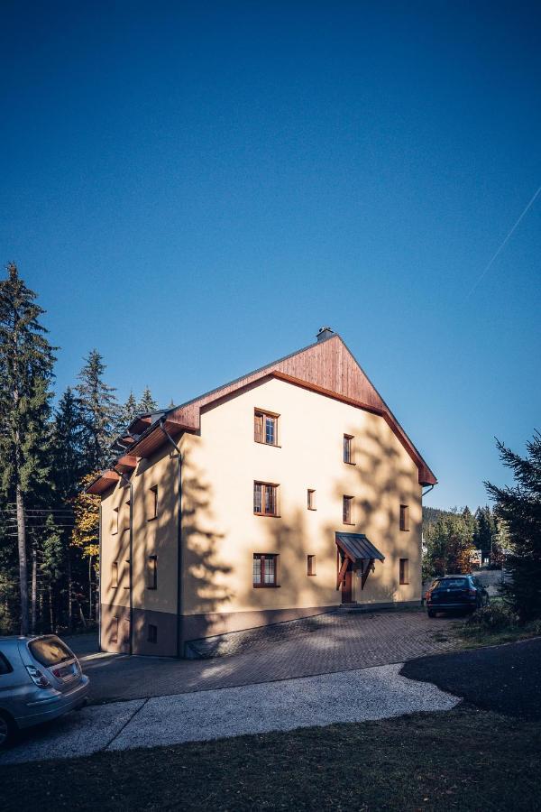 Apartmány Domino Zelezna Ruda Exterior foto