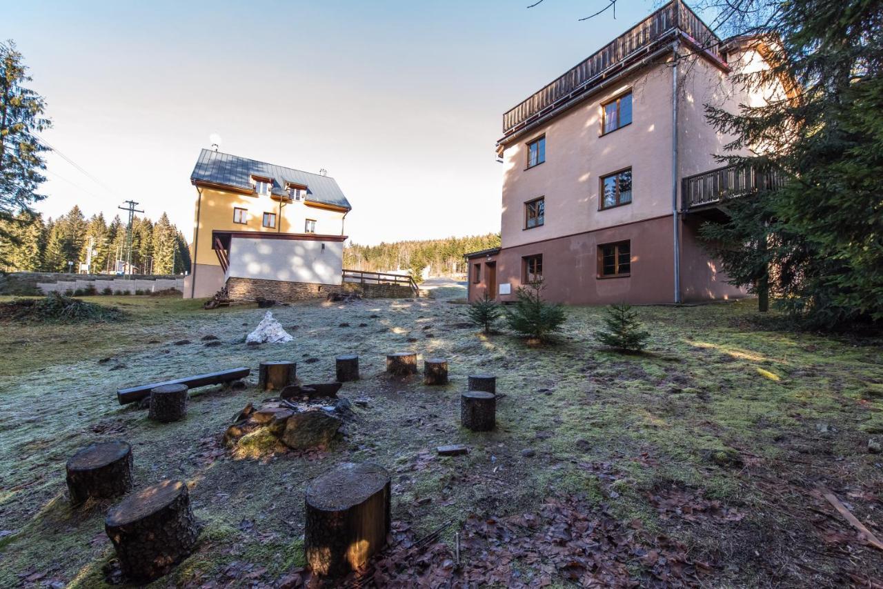Apartmány Domino Zelezna Ruda Exterior foto