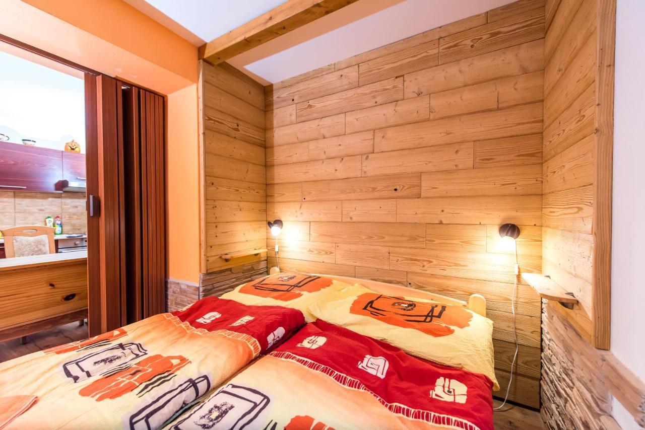 Apartmány Domino Zelezna Ruda Exterior foto